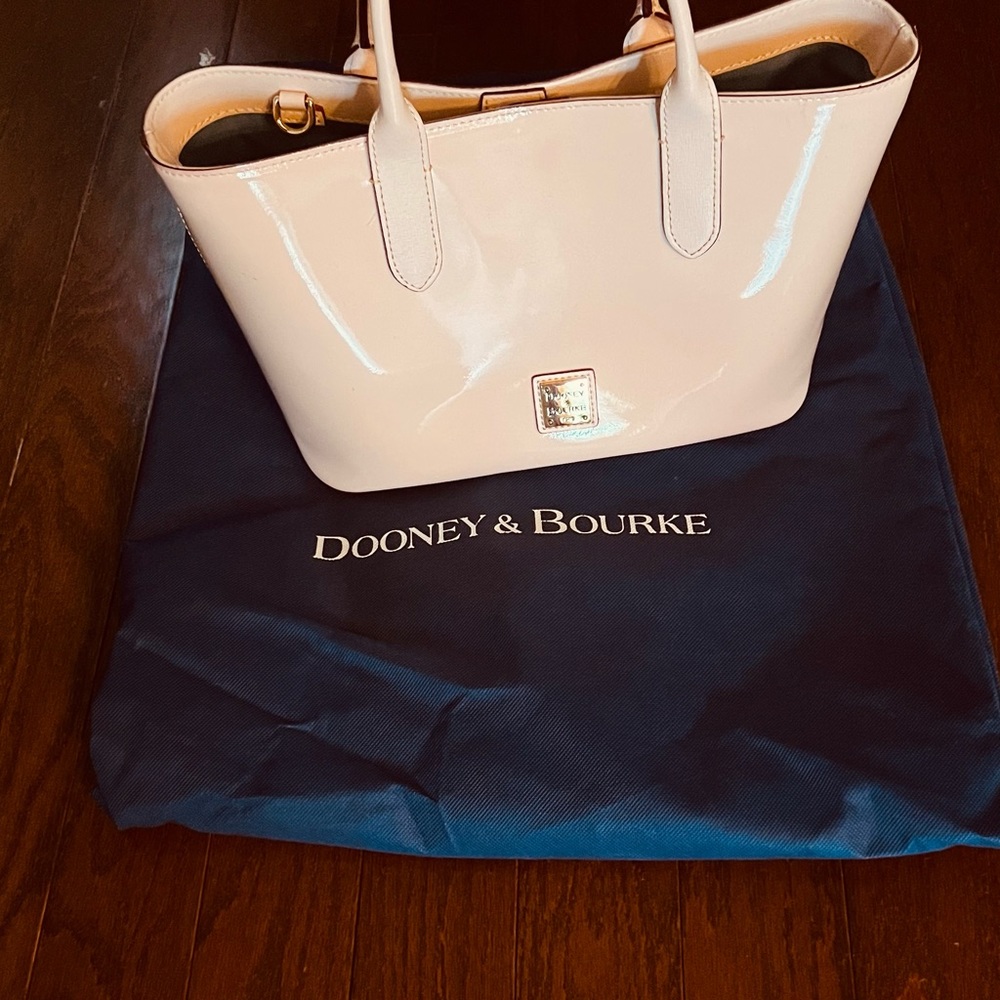 Dooney & Bourke - Picture 4 of 4